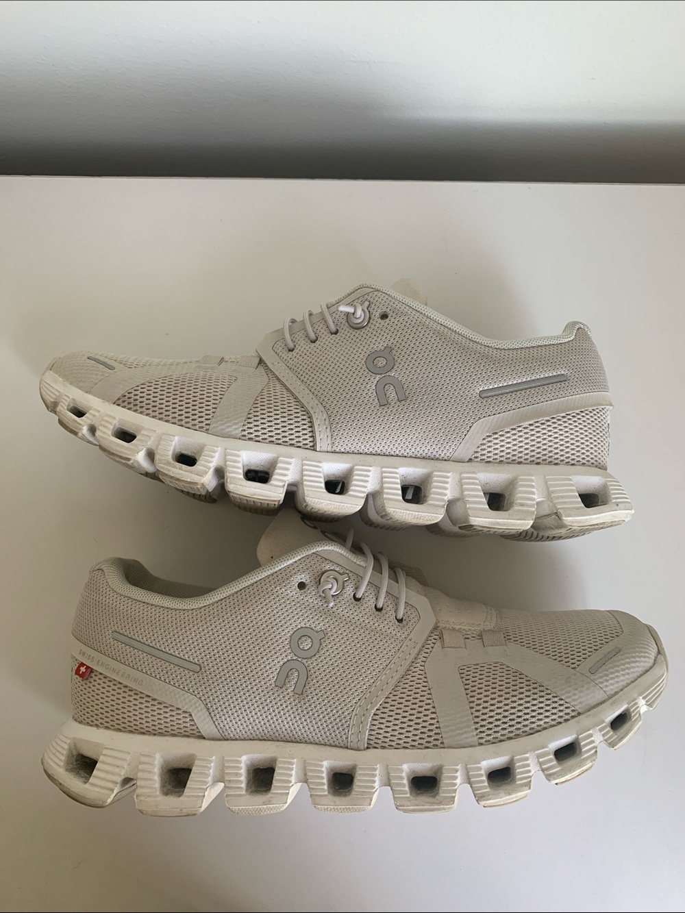On Running Cloud 6 Women's size 6.5
